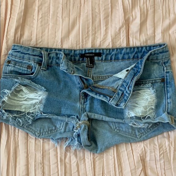 Denim shorts - Picture 3 of 3